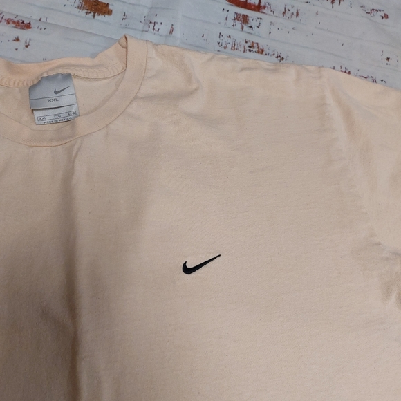 Nike embroidered swoosh logo T-shirt - Picture 5 of 7